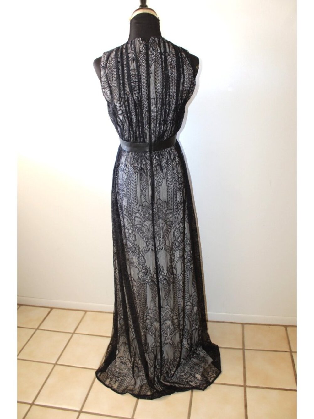 Alice + Olivia Sybil Black Lace Maxi dress Leather Waist Belt Size 8 Cocktail - Picture 3 of 11
